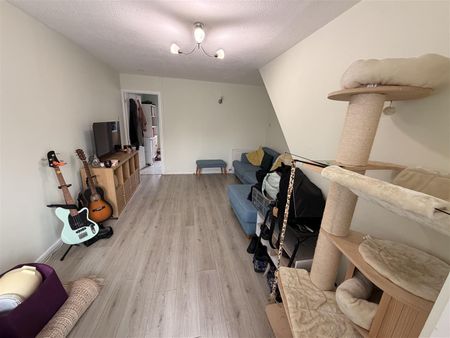 House - Semi-Detached For Rent Pen Y Cae, Caerphilly - Photo 3