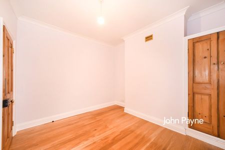 Griffin Road, London, SE18 - Photo 4