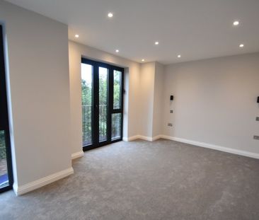 Oak End Way, Gerrards Cross, Buckinghamshire,SL9 - Photo 3