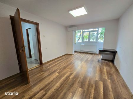 Spatiu birou Podu Ros , parter , liber - Fotografie 4