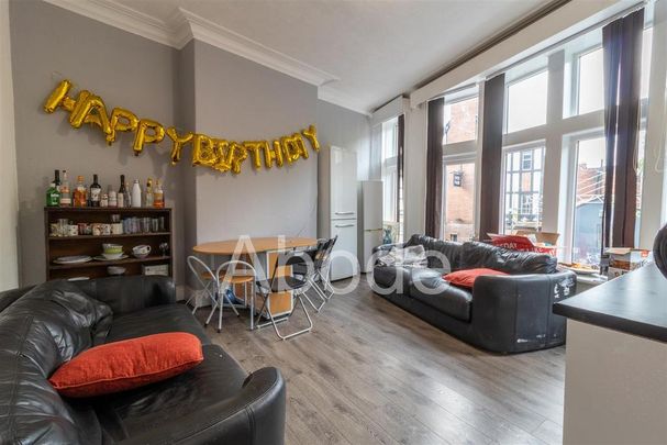 6 bedroom flat to rent - Photo 1