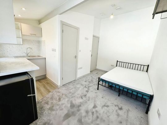 1 bedroom in a house share to rent - Photo 1