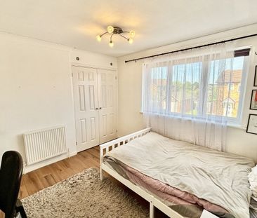 Christopher Close - Photo 6