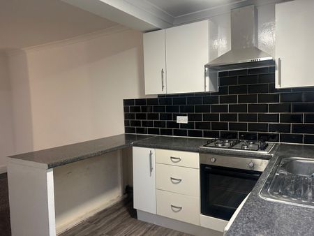 2 Bed Flat, Saint Albans Road, IG3 - Photo 5