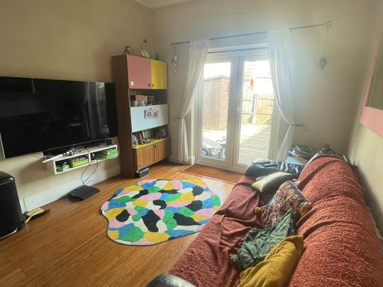 2 Bed Flat, Long Lane, N3 - Photo 1