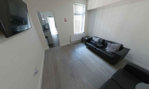4 bedroom terraced house to rent - Photo 1