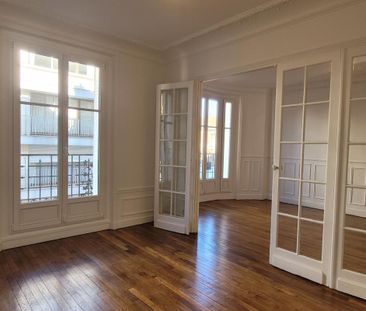 Location Appartement 4 pièces 75m² PARIS 15ème - Photo 4