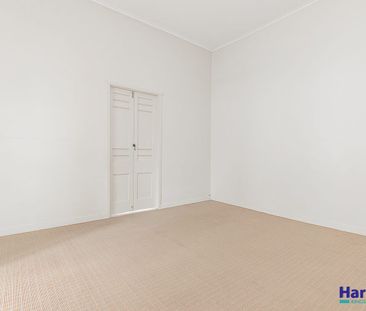 Only a stones throw to The Strand! - Photo 1