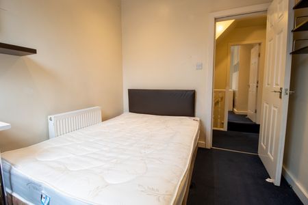 Ashville Terrace, Hyde Park, Leeds, LS6 1LZ - Photo 3