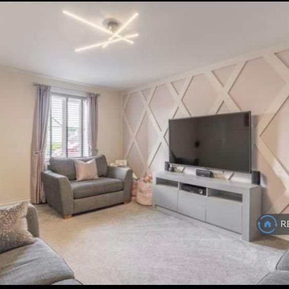 4 bedroom detached house to rent - Photo 1