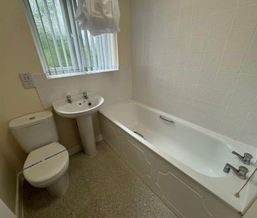3 bedroom semi-detached house to rent - Photo 6
