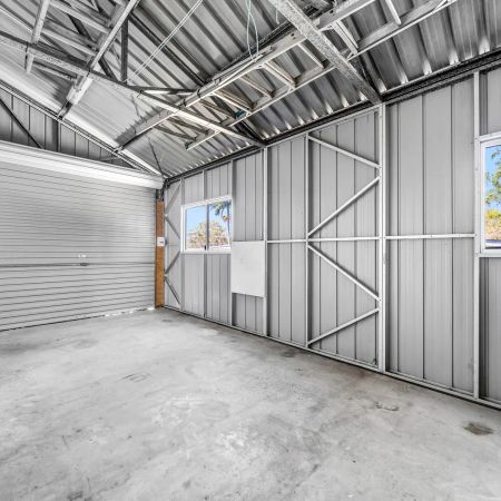 Newly Refurbished Family Home! Large Shed & Additional Utility Rooms! - Photo 4