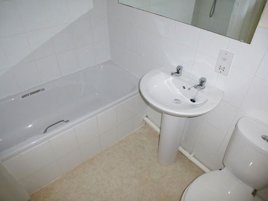 A 2 Bedroom House in Up Hatherley GL51 3WH - Photo 1