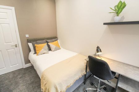 5 bedroom terraced house to rent - Photo 4