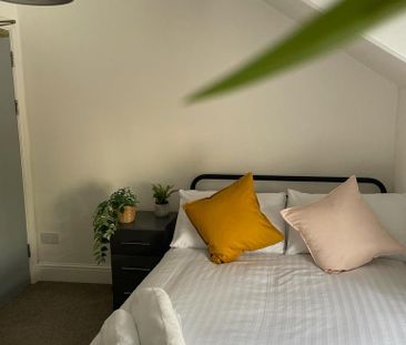 8 bedroom terraced house to rent - Photo 3