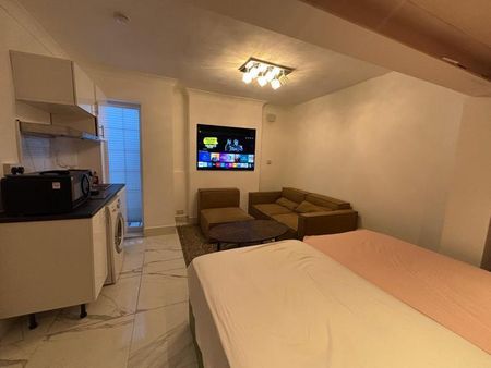 Studio to rent - Photo 3