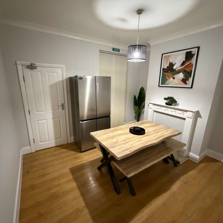 4 bedroom house of multiple occupation to rent - Photo 1