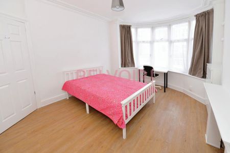 5 bedroom semi-detached house to rent - Photo 5