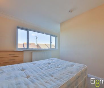 5 bedroom end of terrace house to rent - Photo 2