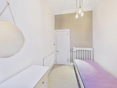 3 bedroom flat to rent - Photo 3