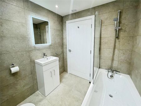 2 bedroom penthouse to rent - Photo 2