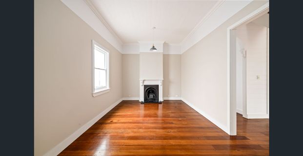 Timeless elegance in Balmain Peninsula location - Photo 1
