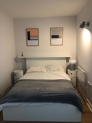 Studio Flat, Amazon Apartments, N8 - Photo 1