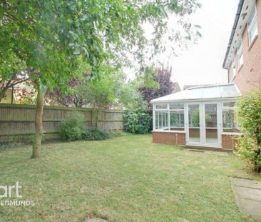 4 bedroom detached house to rent - Photo 3