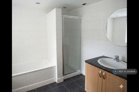 4 bedroom terraced house to rent - Photo 4