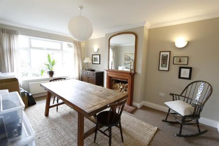 3 bedroom semi-detached bungalow to rent - Photo 3