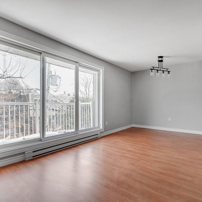 Beau Grand logement 5 ½ rénové, disponible 1er novembre, stationnement inclus, 1000pi2 + grand balcon, Duvernay - Photo 1