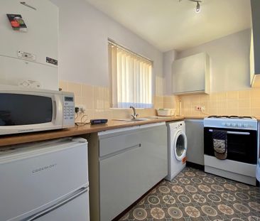 Bearwood, Bournemouth - Photo 2