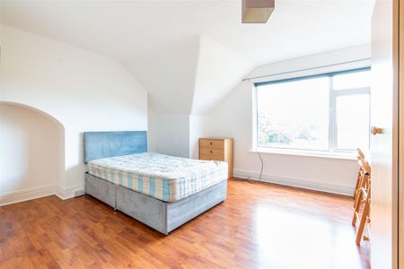 3 bed apartment to rent in Kenton Road, Newcastle Upon Tyne, NE3 - Photo 2