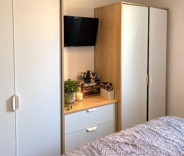 1 bedroom in a flat share to rent - Photo 2