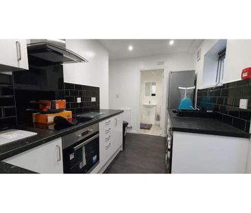 2 bedroom flat to rent - Photo 6