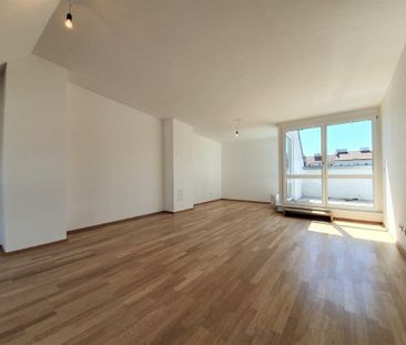 ERSTBEZUG nach Sanierung: 4-Zimmer DG-Terrassenwohnung - Grenze 9.B... - Photo 1