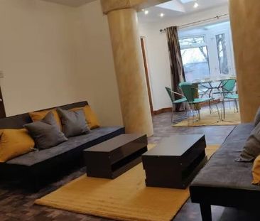 Room in a Shared House, Burley Road, LS4 - Photo 2