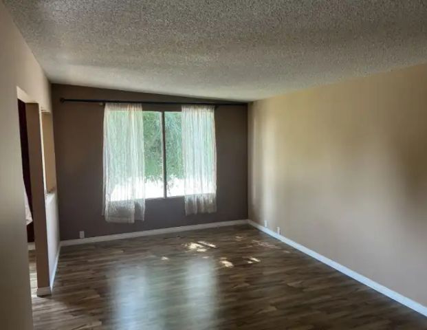 Quiet 2 bed room main floor in canyon meadows | 11722 Canfield Road Southwest, Calgary - Photo 1