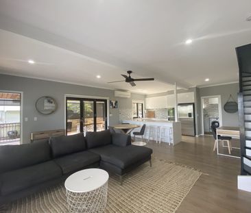 Sunsets and Surf Breaks - Sunshine living at it's best - Photo 1