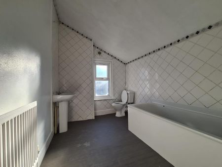 2 bedroom terraced house to rent - Photo 2