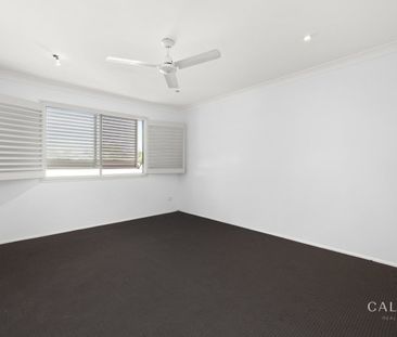 Modern townhouse in the heart of Red Hill - Photo 1