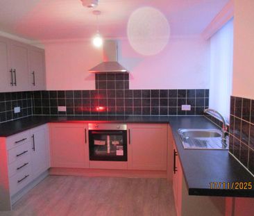 3 bedroom terraced house to rent - Photo 6