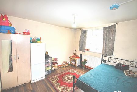 3 bedroom flat to rent - Photo 4