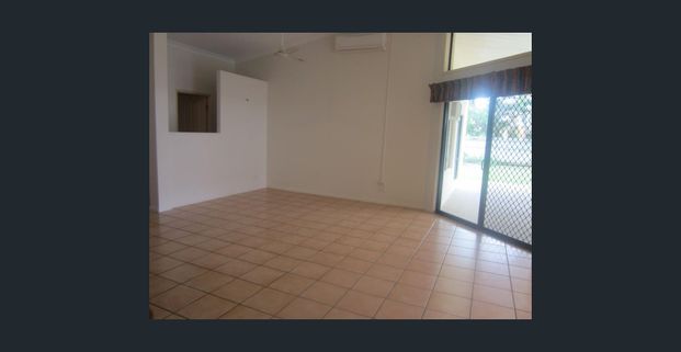 MASSIVE 5 BEDROOM PLUS THEATRE ROOM HOUSE WITH HIGH CEILING - Photo 1