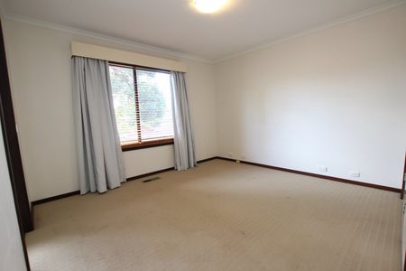23 Frater Crescent, Lyneham ACT 2602 - House For Rent | Domain - Photo 2