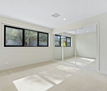 Modern Townhouse - Photo 6