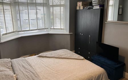 George V Avenue, Worthing, West Sussex - Photo 3