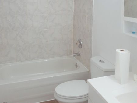 Condo for rent, Longueuil (Saint-Hubert) - Photo 3