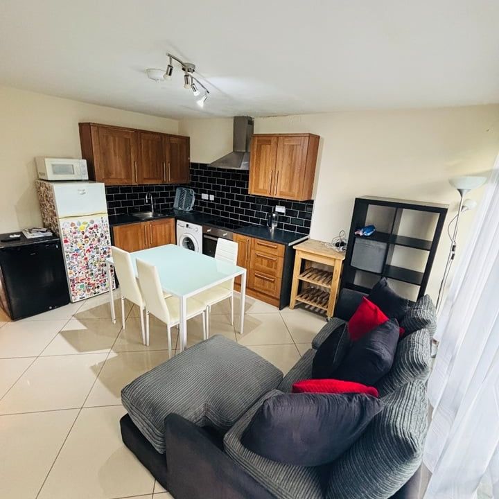 Room in a Shared Flat, London, SW8 - Photo 1