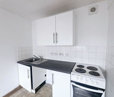 Rayners Gardens, SOUTHAMPTON - Photo 2